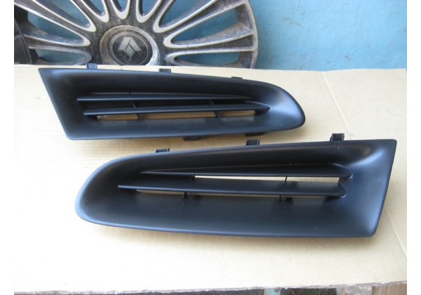 Решітка радіатора, комплект Renault Clio III, 05-09, 7701208684
